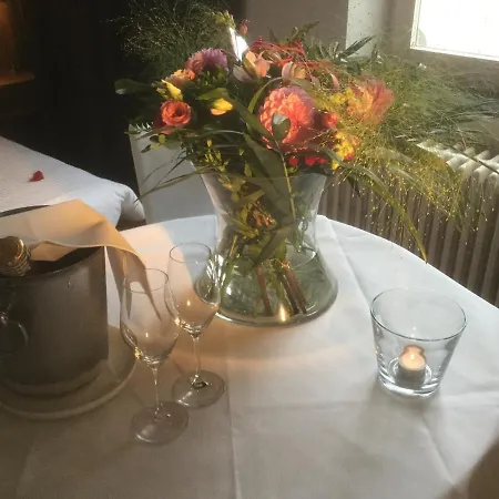 Le Castel Hotel
