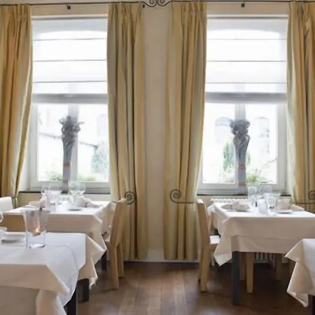 Le Castel 3* Fosses-La-Ville
