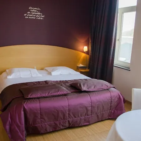 Le Castel Hotel