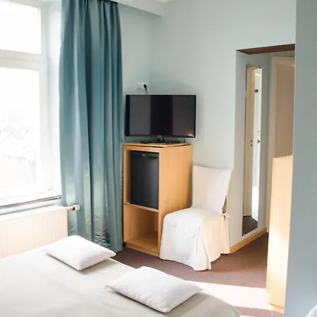 Le Castel Hotel